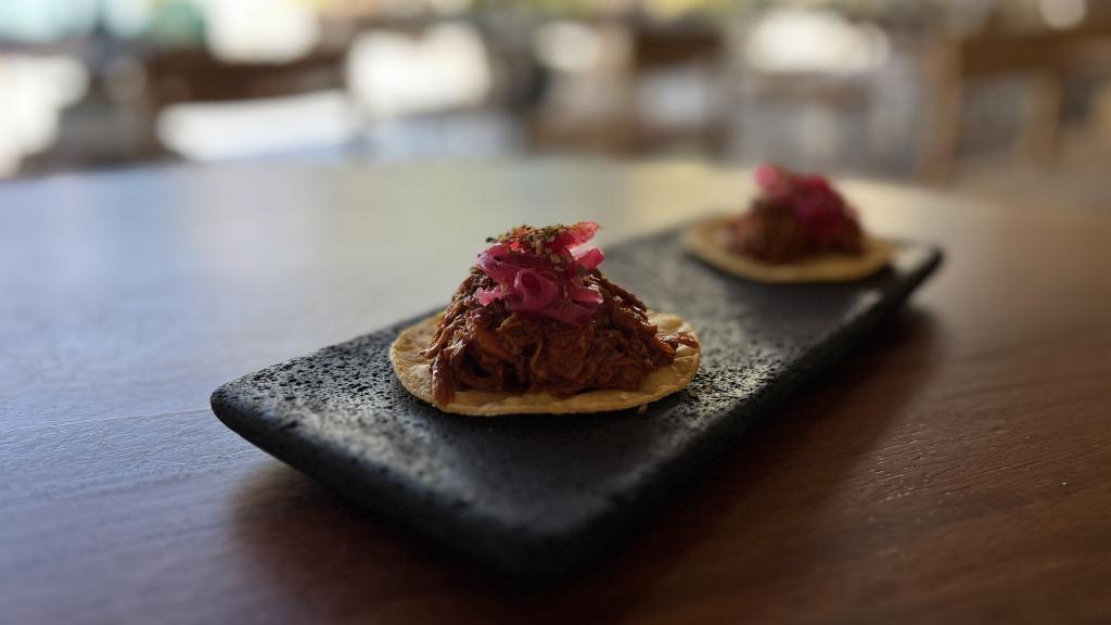 Panuchos de cochinita pibil