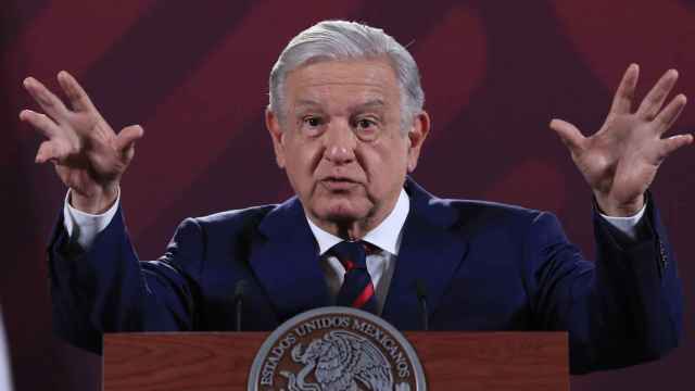 El presidente de México, Andrés Manuel López Obrador, habla durante una rueda de prensa hoy, en el Palacio Nacional de Ciudad de México.