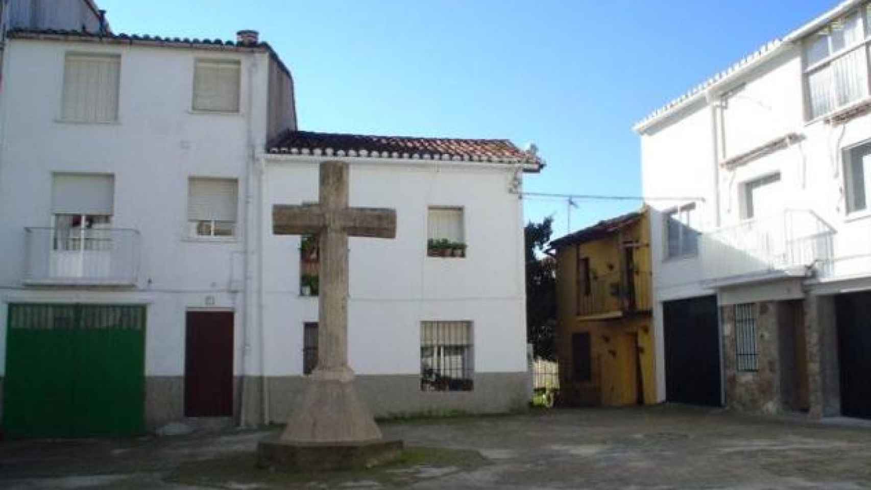 La cruz en Barrado, antes de ser retirada.