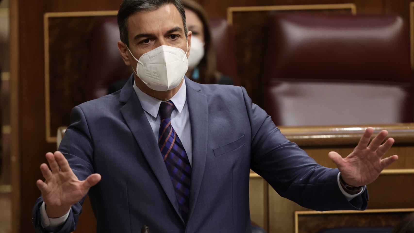 Pedro Sánchez en el Congreso con mascarilla.