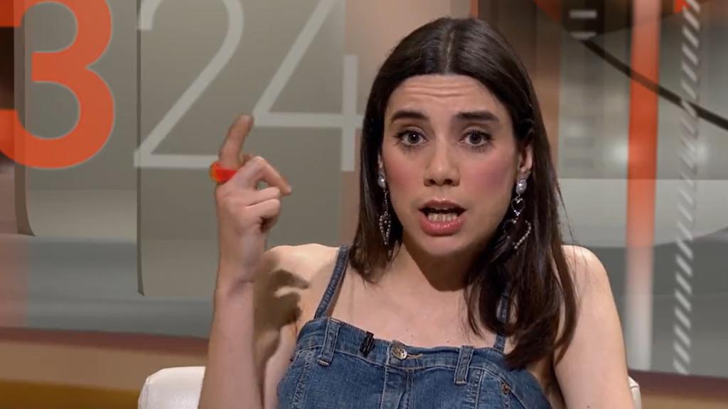 La escritora Juana Dolores revienta su entrevista en TV3: A ver si dimite el director y la cúpula de viejos