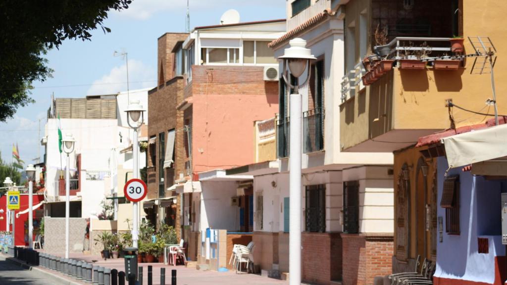 Imagen de las casas del litoral de la playa.