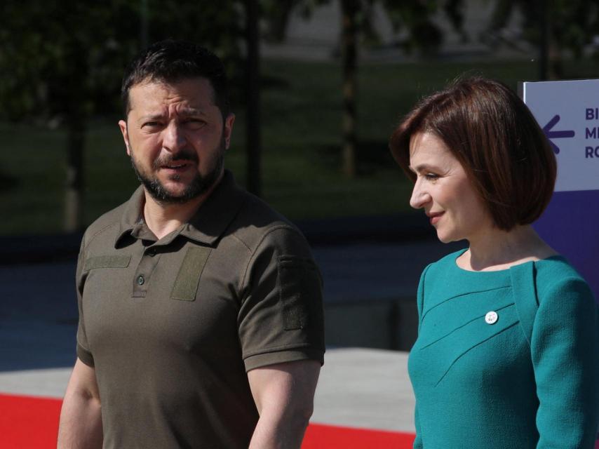 El presidente de Ucrania, Volodímir Zelenski, y la presidenta de Moldavia, Maia Sandu, antes de la CPE.