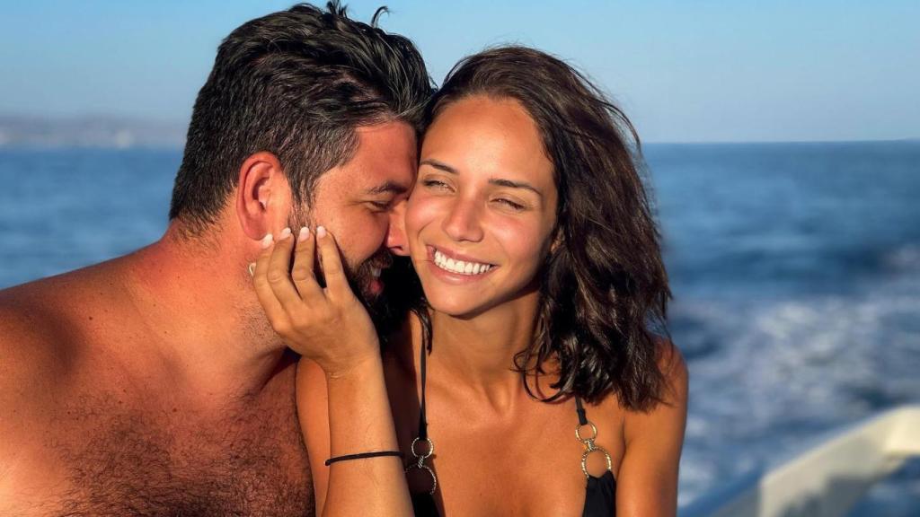 Manu Sánchez junto a su pareja, Lorena, en una imagen compartida en las redes sociales.