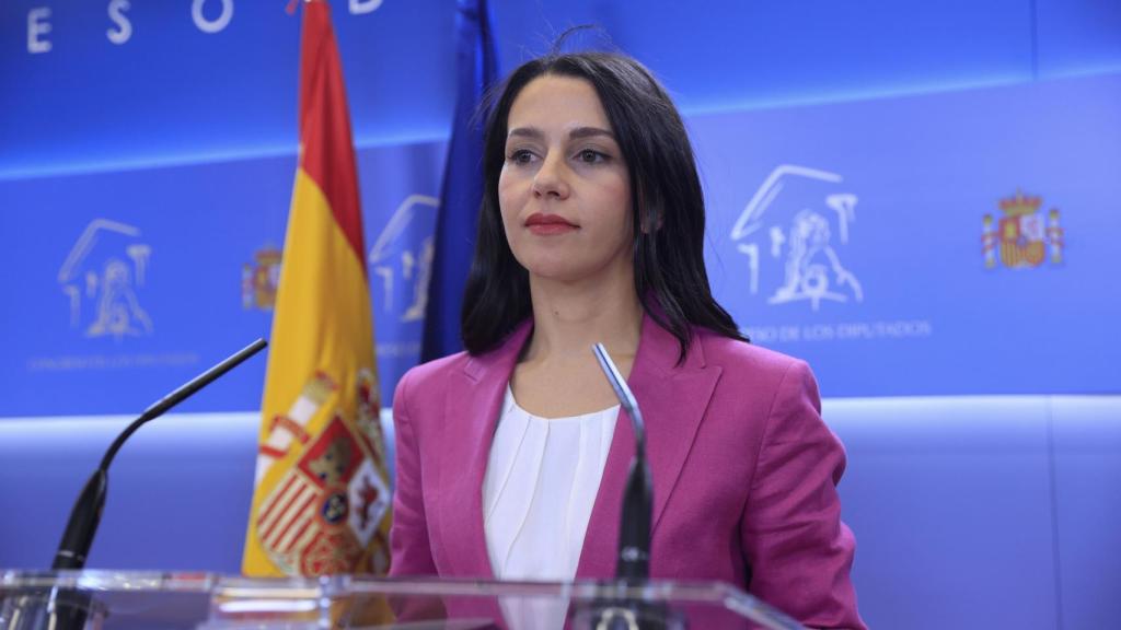 Inés Arrimadas este jueves en rueda de prensa en el Congreso.