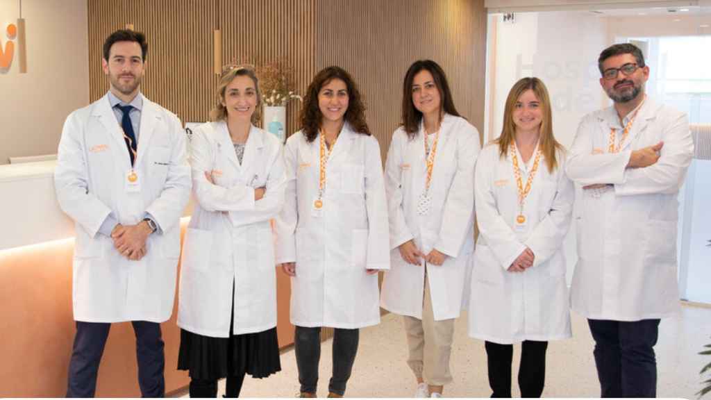 Personal de Clínicas Mi, artífices de la primera implementación de esta puntera tecnología que cambia el paradigma en la atención asistencial a los pacientes oncológicos en España.