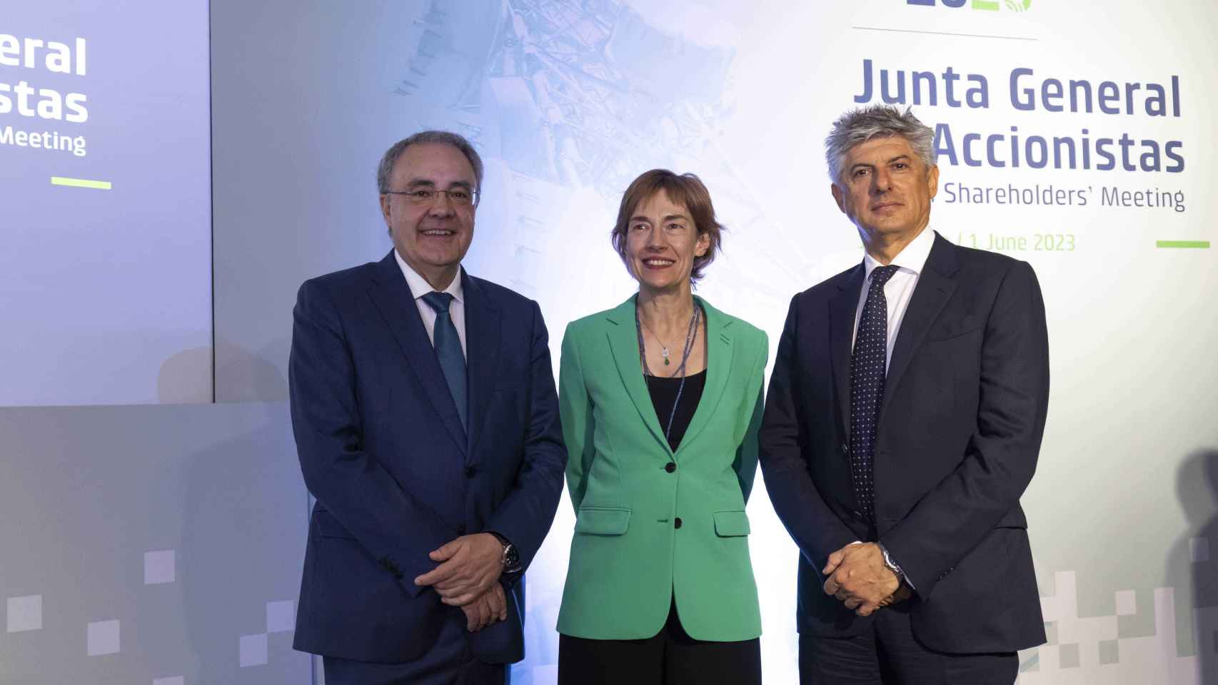 De izquierda a derecha: Tobias Martinez, Anne Bouverot y Marco Patuano en la junta de accionistas de Cellnex de 2023.