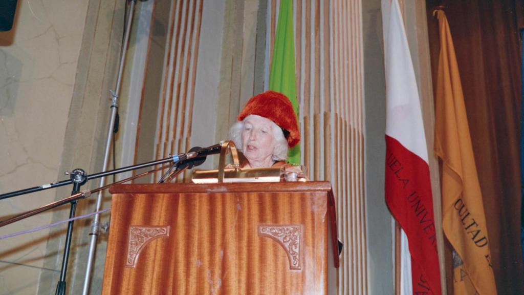 Investidura de Marjorie Grice-Hutchinson como Doctor Honoris Causa en la UMA.