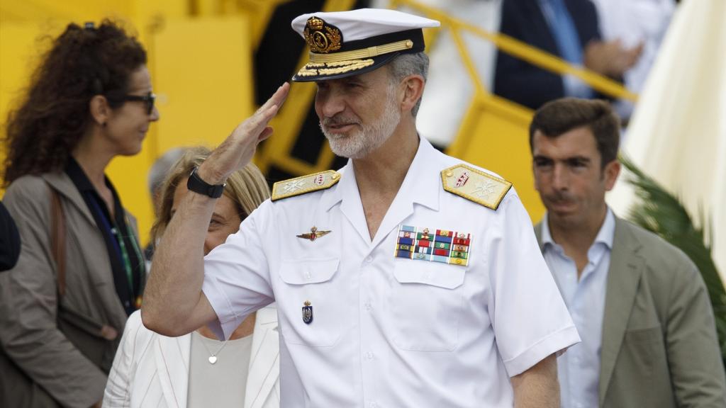 El Rey Felipe VI asiste a los actos previstos con motivo del Día de la Fuerzas Armadas en la ciudad, donde preside la revista aeronaval a bordo del buque de acción marítima 'Furor', a 02 de junio del 2023 en Motril (Granada, España).