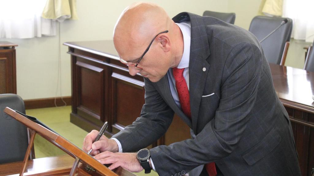 Javier Rodríguez González durante la toma de posesión