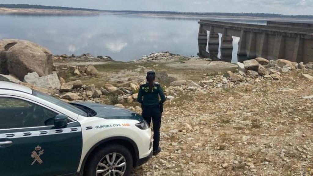 Una de las agentes de la Guardia Civil que participaron en el rescate en el espolón donde se encontró a la joven