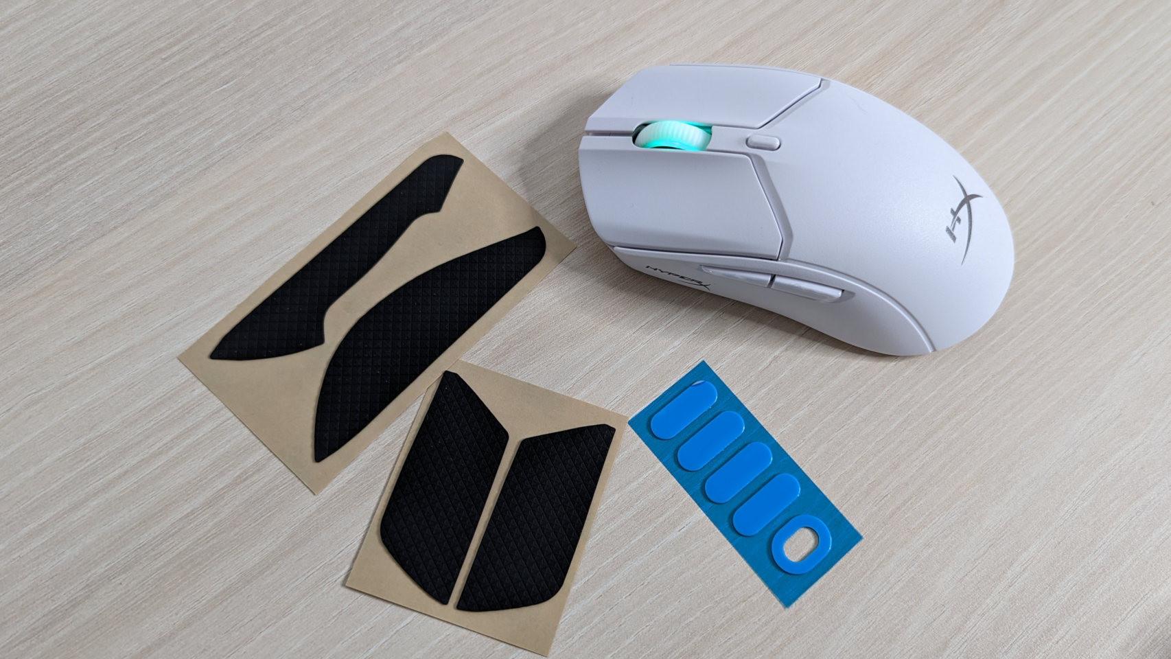 HyperX incluye accesorios para mejorar el agarre y la movilidad del ratón