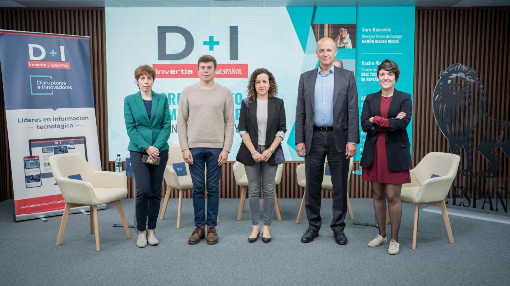 Vanesa Rodríguez (Pacto Mundial de la ONU), Alberto García Peñas (UC3M), Noelia Hernández (D+I - EL ESPAÑOL), Nacho Martín (Dell Technologies) y Sara Bañuelos (Bodegas Ramón Bilbao), en la mesa redonda sobre innovación y ODS.