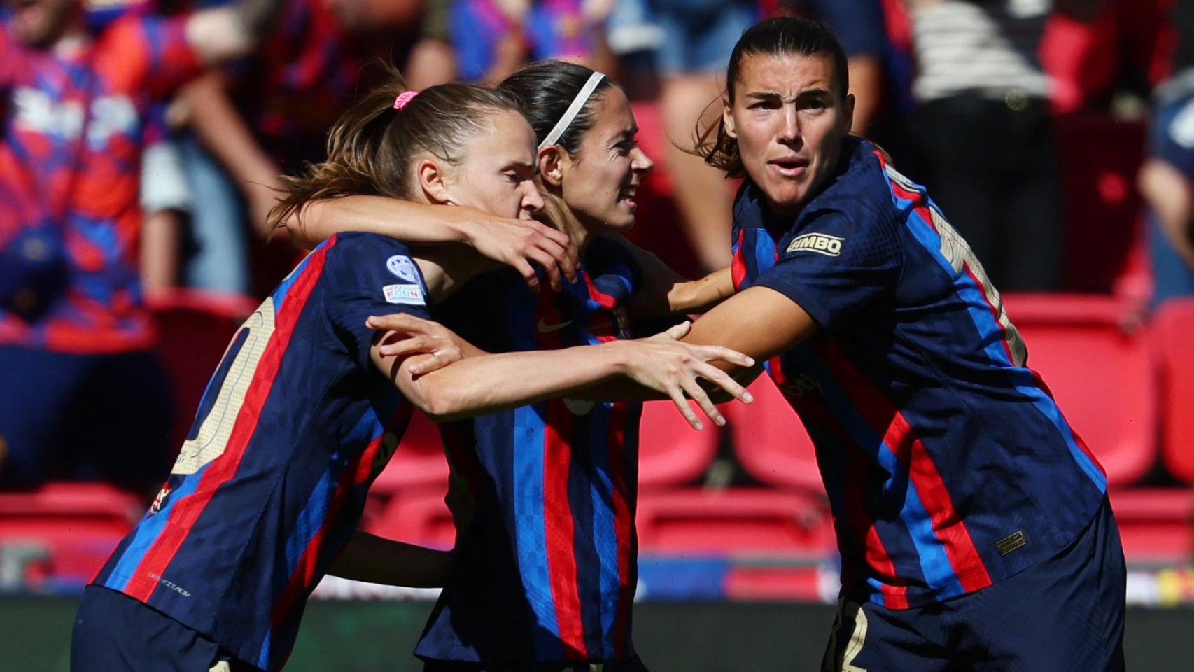 Las jugadoras del Barça celebran uno de los goles.