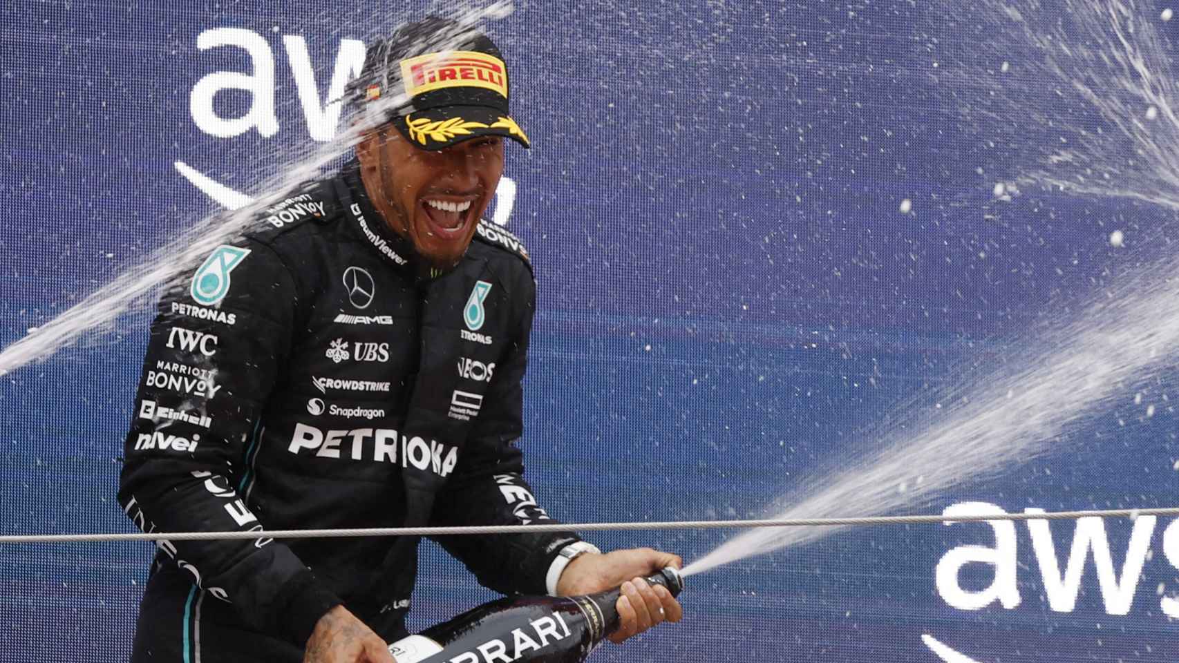 Hamilton celebra su segundo puesto en Montmeló.