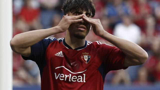 Abde, de Osasuna, se lamenta de una ocasión fallada.