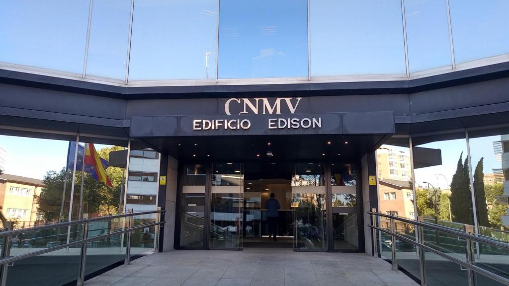 Entrada a la sede de la CNMV en Madrid.