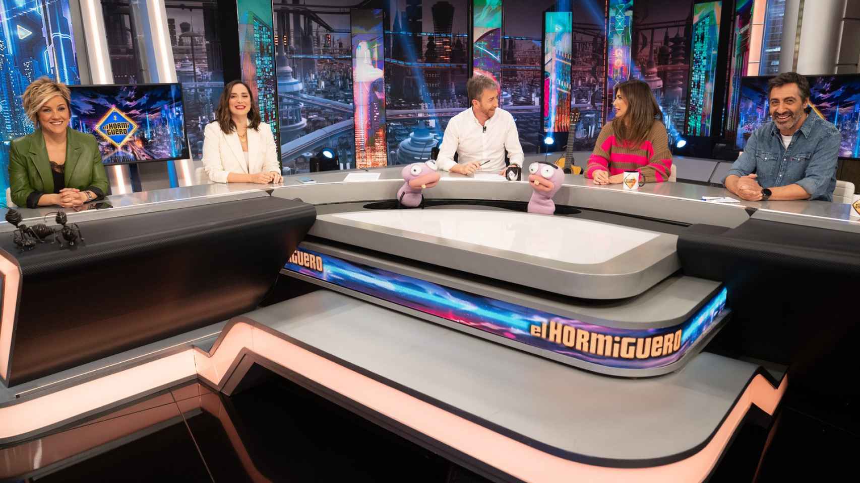 Cristina Pardo, Tamara Falcó, Nuria y Juan del Val integran la tertulia política de los jueves de 'El Hormiguero'.