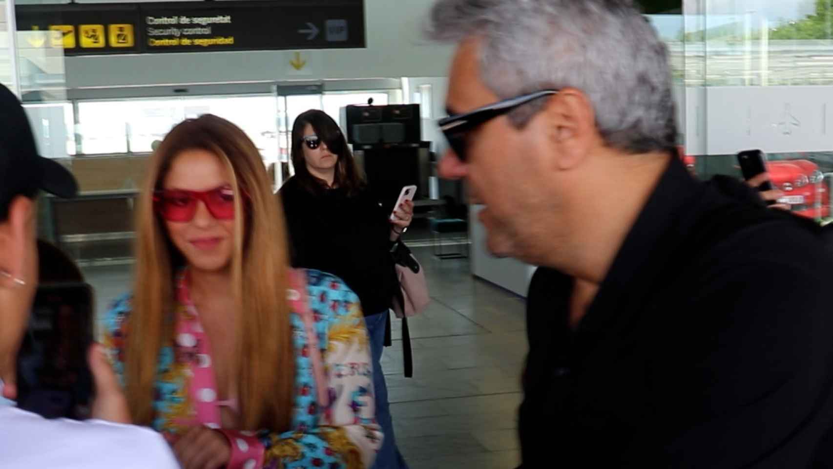 Shakira, a su llegada a Barcelona, entre fuertes medidas de seguridad.