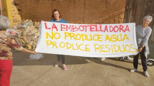 Protestas de los vecinos contra la planta embotelladora