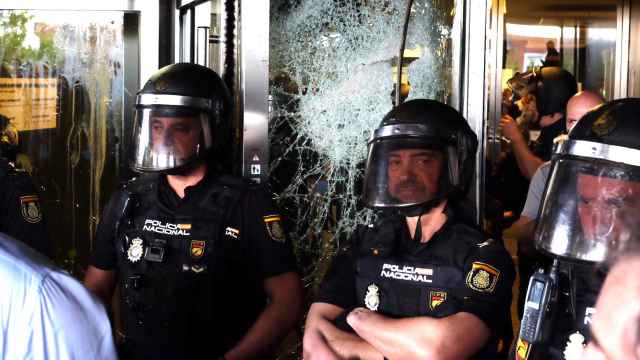 El intento de asalto de la Delegación Territorial de la Junta en Salamanca en imágenes