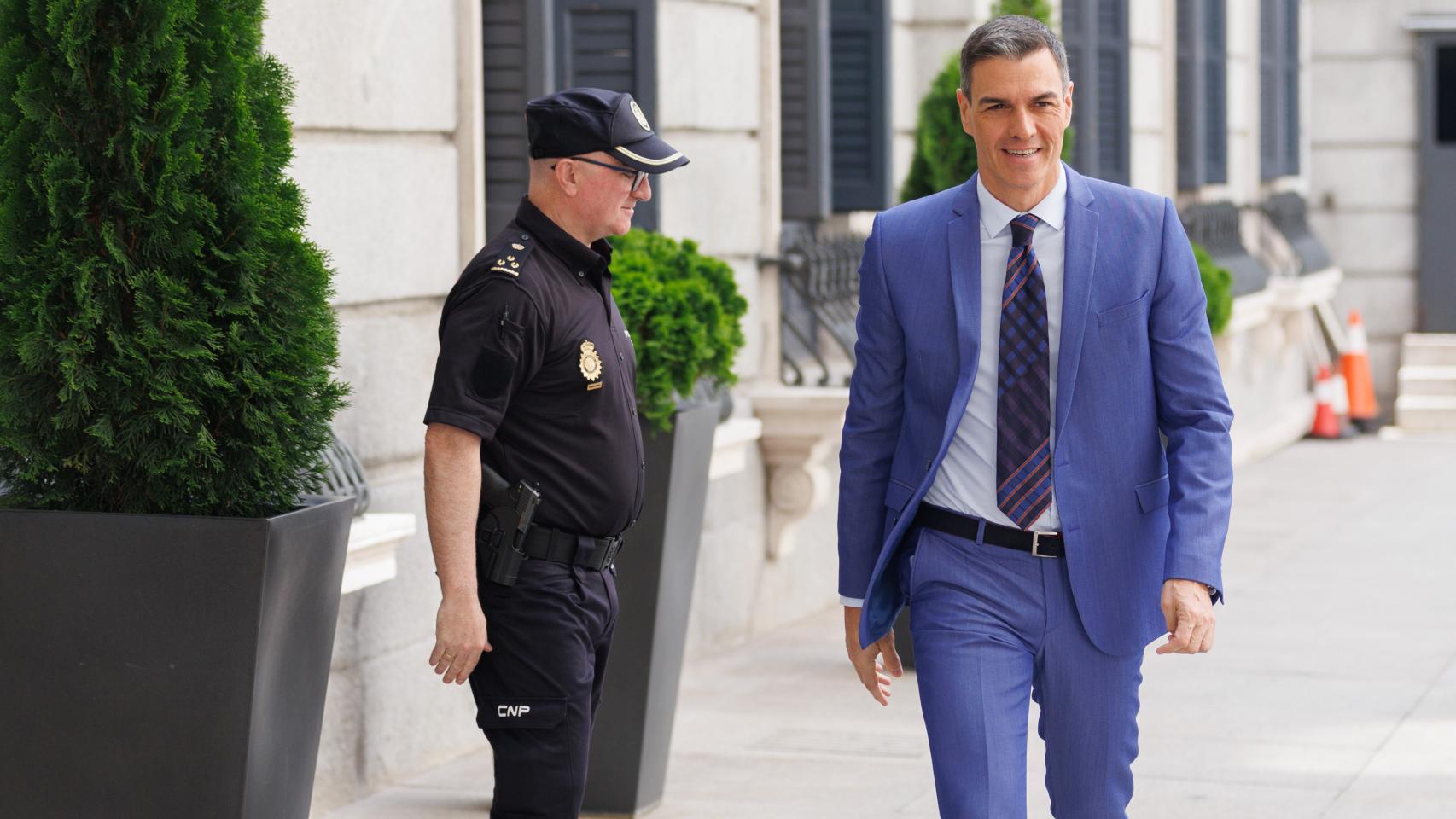 Pedro Sánchez, entrando al Congreso de los Diputados.