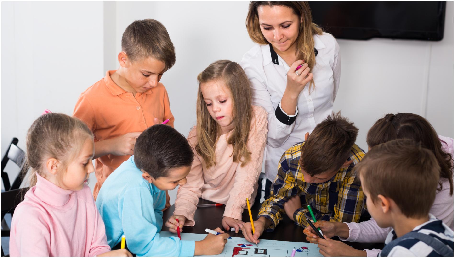 Menores en el aula (foto: Shutterstock)