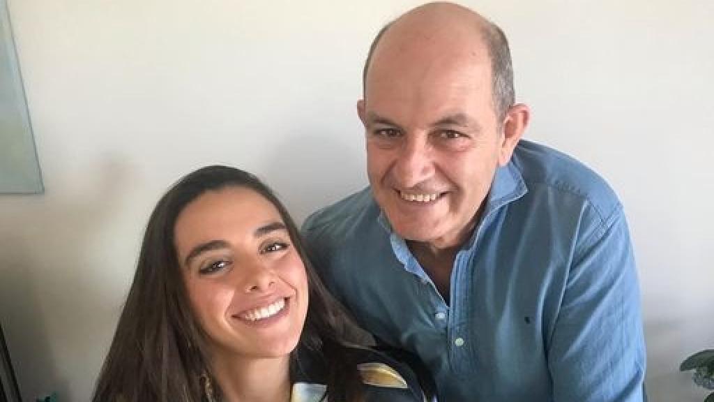 Berta Domínguez junto a su padre.