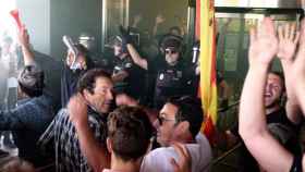 Imágenes del intento de asalto a la Delegación de la Junta en Salamanca