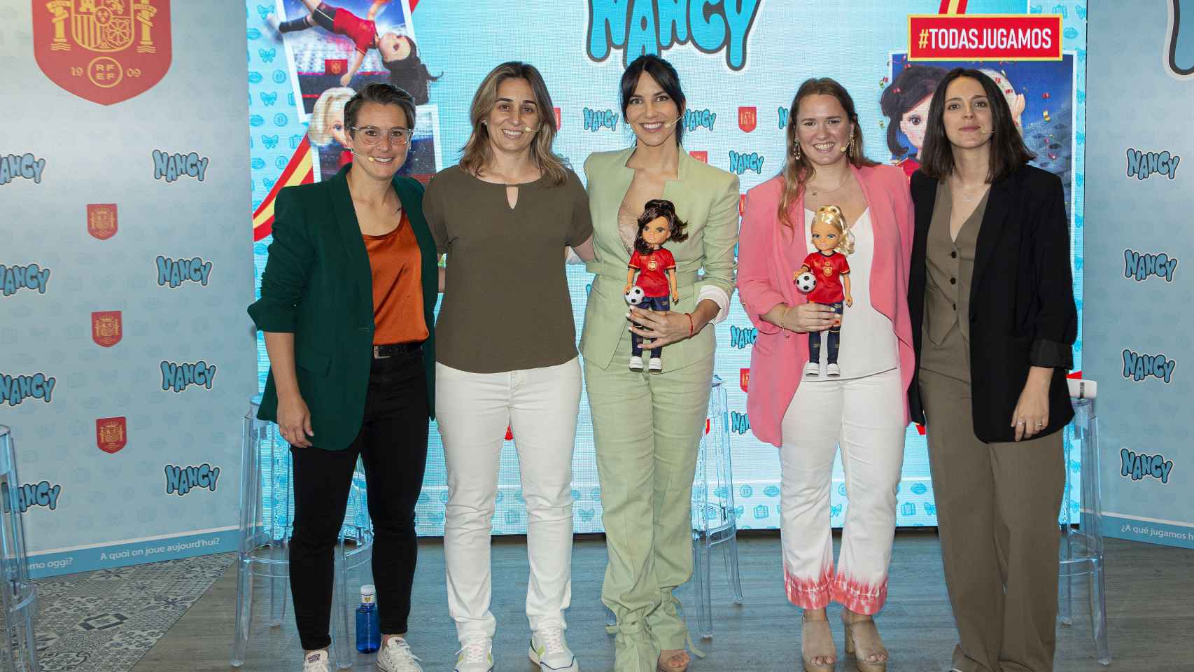 Priscila Borja, Natalia Flores, Irene Junquera, Irene Sotillo y Andrea Segura, durante el acto de presentación de la Nancy de la Selección