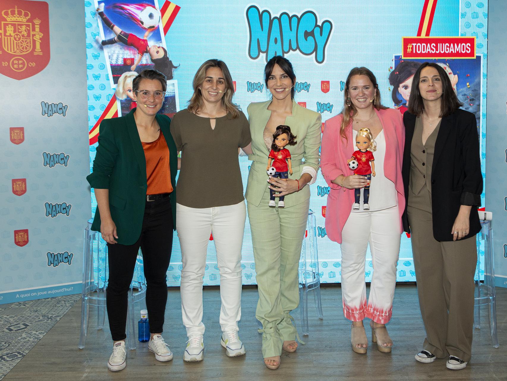 Famosa presenta la Nancy un dia con la Seleccion una iniciativa para apoyar al futbol femenino espanol