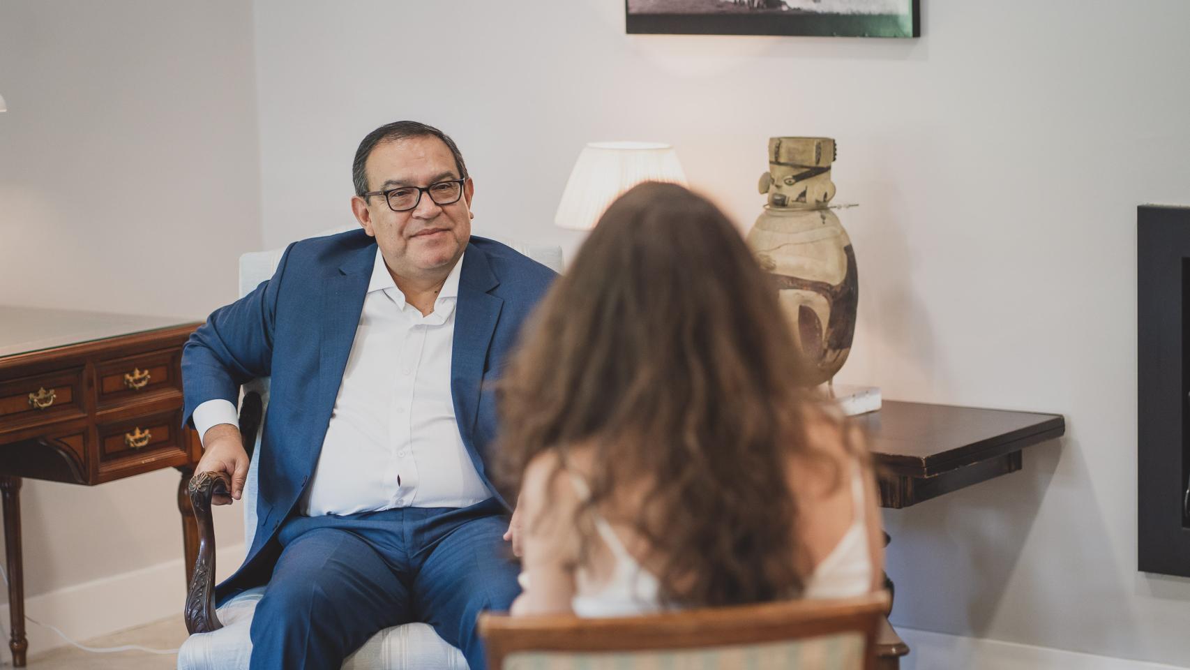 Presidente del Consejo de Ministros de Perú, Alberto Otárola, durante su entrevista con EL ESPAÑOL el 6 de junio de 2023.