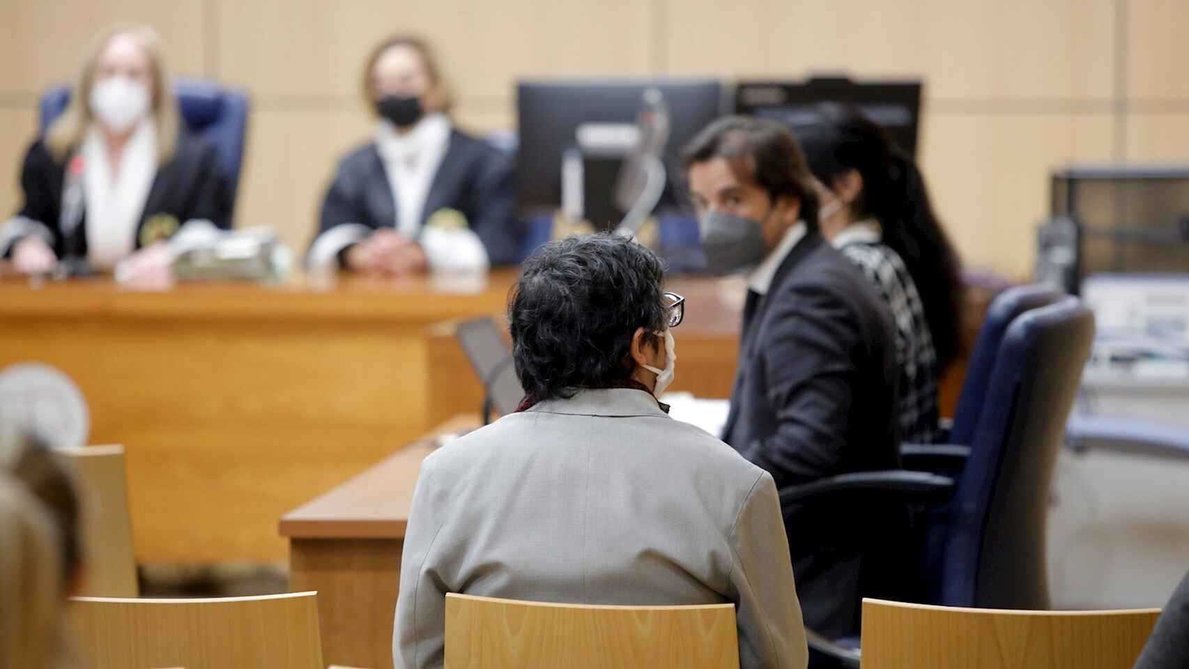 Luis Ramírez, exmarido de Oltra, durante la celebración del juicio por los abusos.