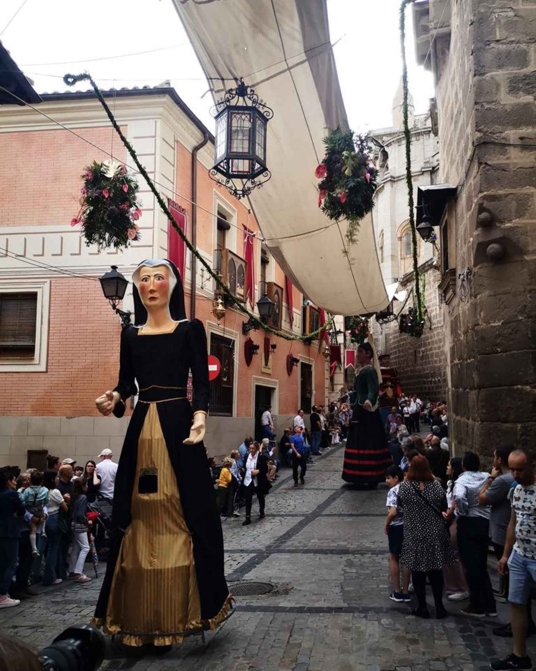 'La Tarasca' recorre las calles de Toledo. Foto: Gudi.