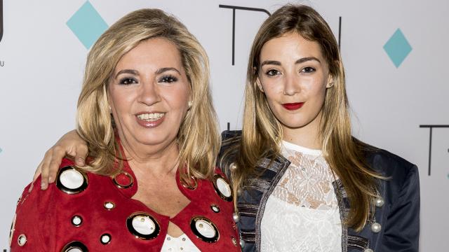 Carmen Rosa Almoguera junto a su madre, Carmen Borrego, en un acto público familiar en mayo de 2018.