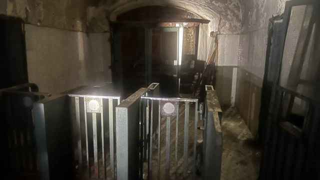 El estado del vestíbulo abandonado en la estación de Ventas