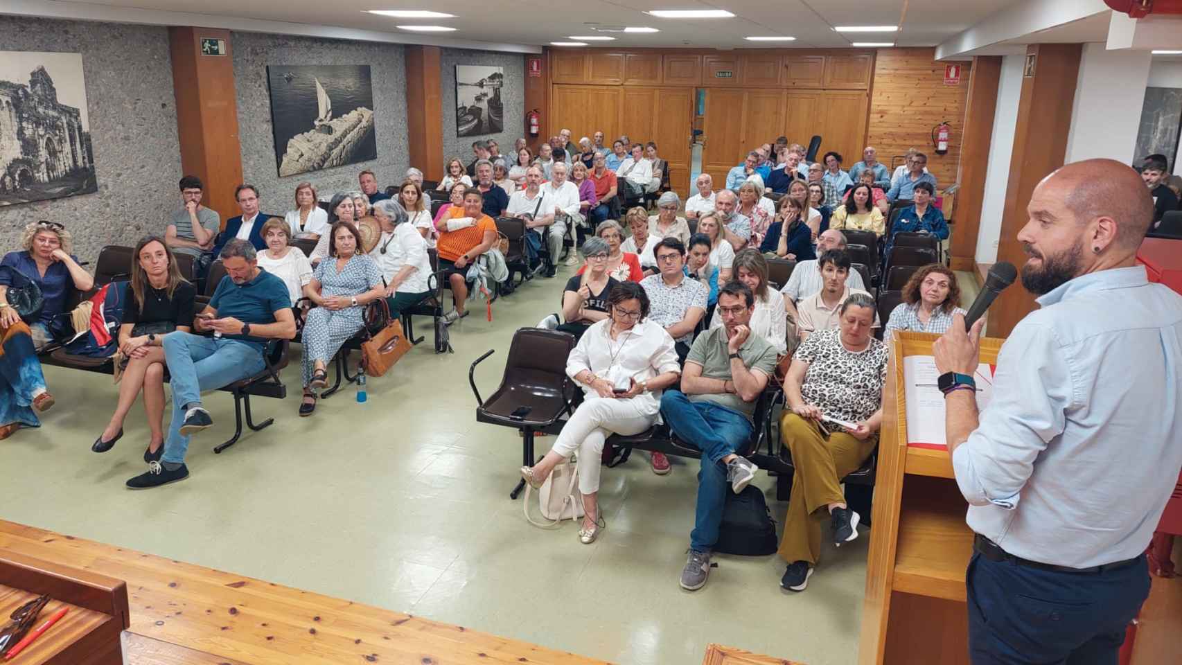 Asamblea del PSOE de Pontevedra celebrada en la Residencia de Estudantes Afundación.