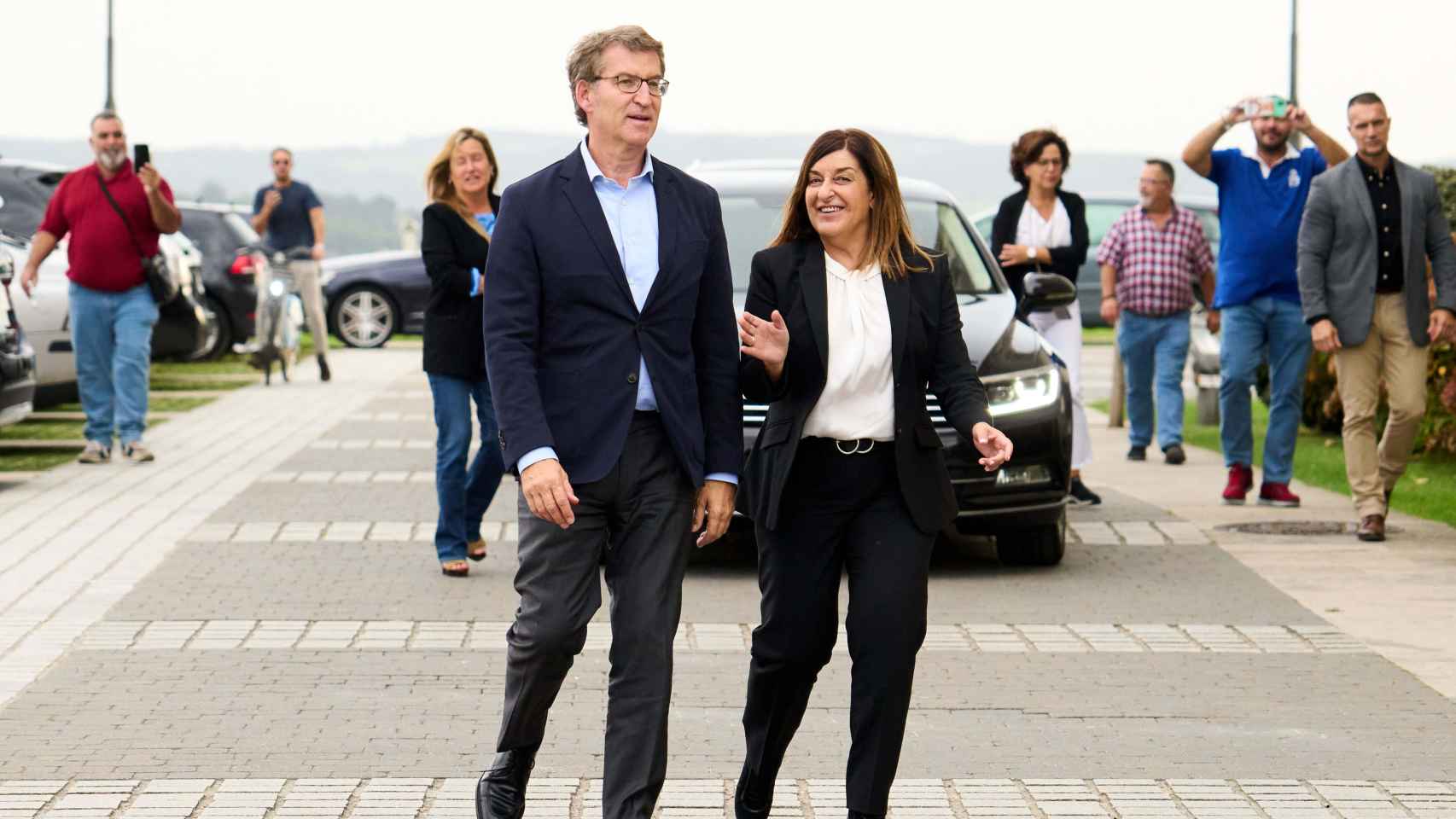 Alberto Núñez Feijóo y María José Sáenz de Buruaga, en octubre de 2022, en Cantabria.
