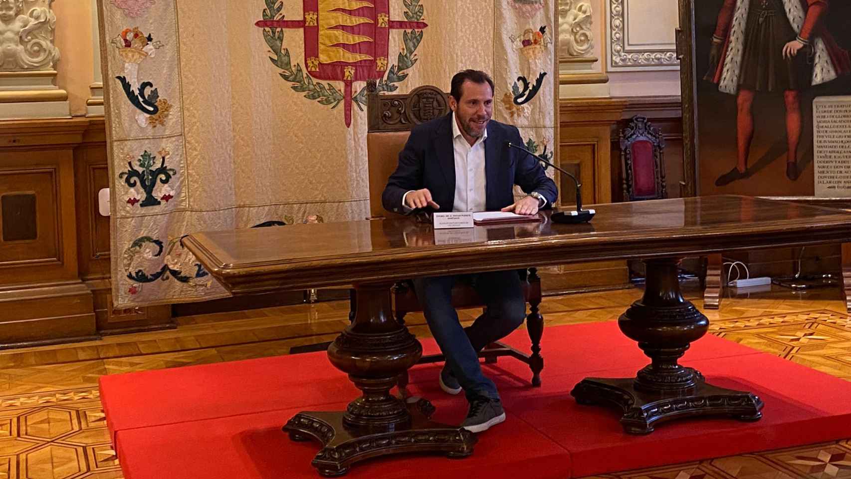 El alcalde de Valladolid, Óscar Puente, en una rueda de prensa para explicar su futuro