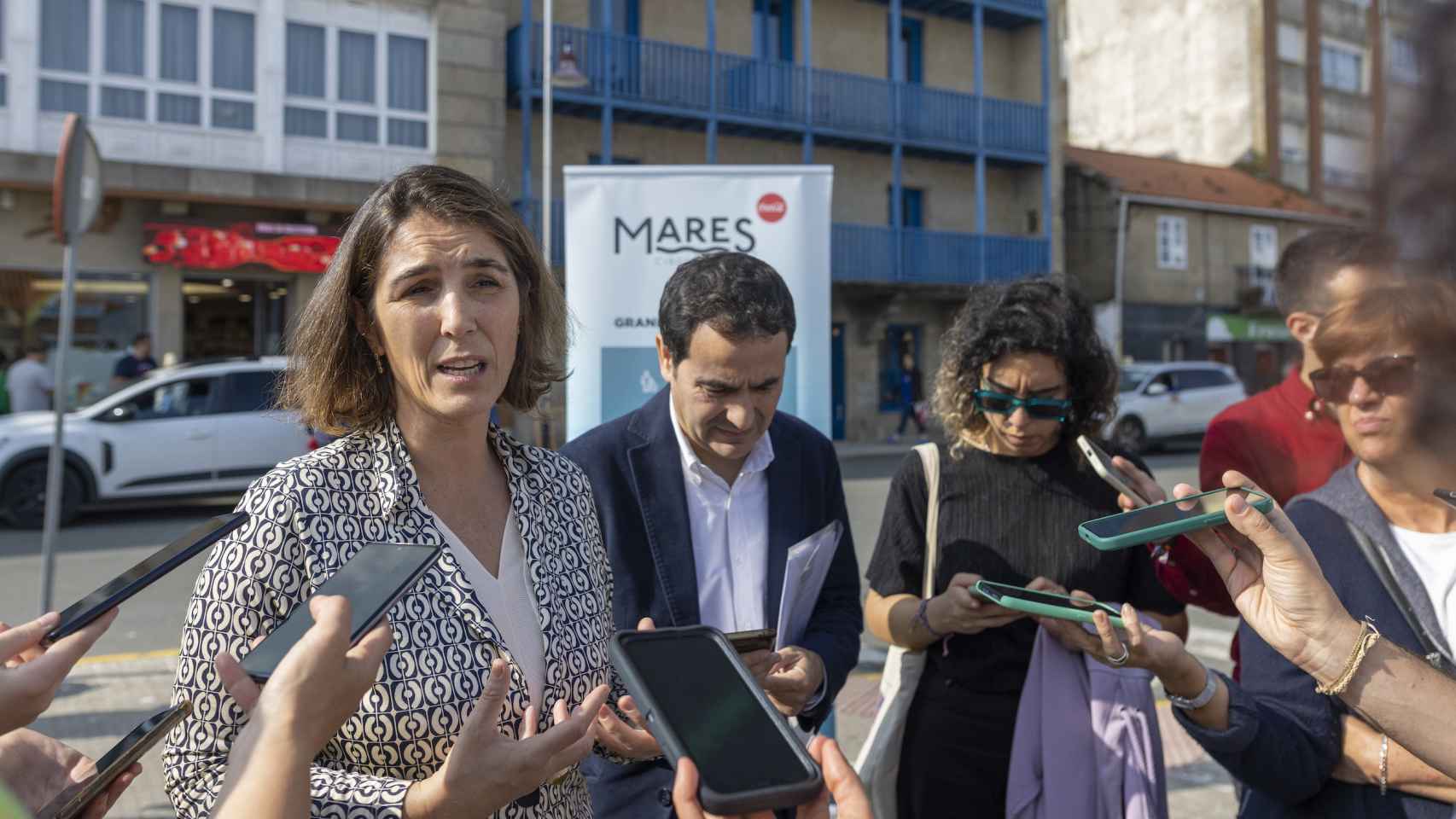 Carmen Gómez-Acebo, directora de Sostenibilidad de Coca-Cola Europacific Partners Iberia, respondiendo a las preguntas de los periodistas.
