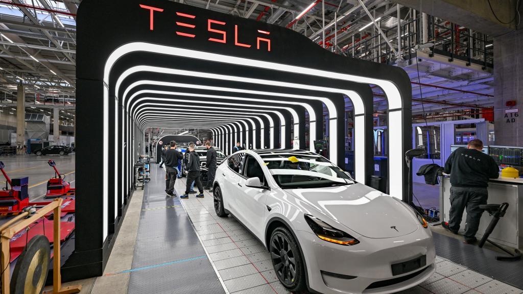 Línea de fabricación de Tesla en la nueva gigafactoría de Berlín.