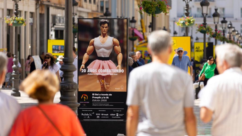 Freepik reimagina los carteles del Festival El Sol en calle Larios.