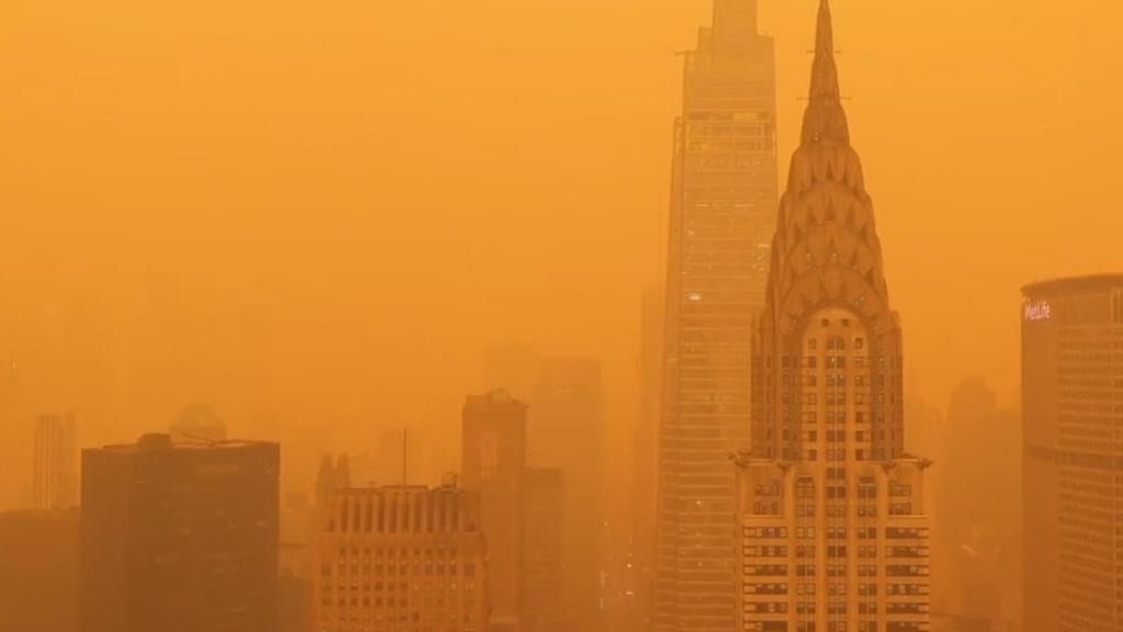 La ciudad de Nueva York cubierta por la nube de humo.