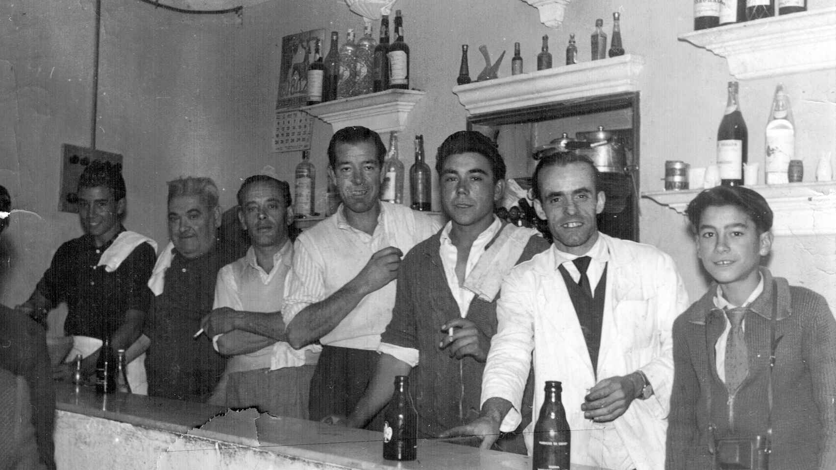 Bar en Torija (Guadalajara).  Una de las imágenes de la exposición virtual 'Colmados, comercios y bares: tradición y memoria de Castilla-La Mancha’
