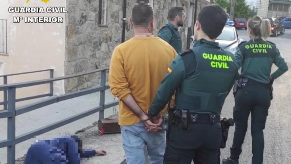 El momento de la detención a los autores del robo en El Arenal