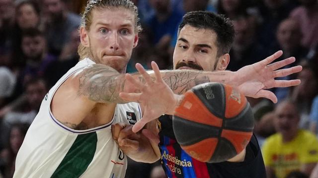 Kalinic y Osetkowski, en la pelea por el balón.