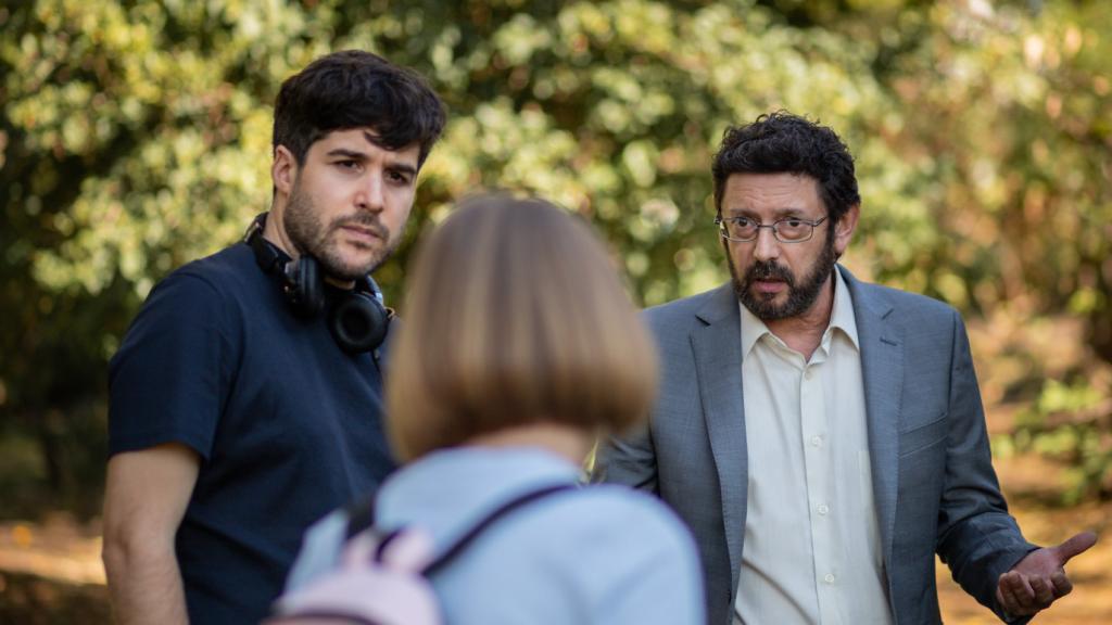 Pablo Maqueda y Manolo Solo durante el rodaje de 'La desconocida'. De espaldas, Laia Manzanares. Foto: FIlmax de los últimos veinte años”