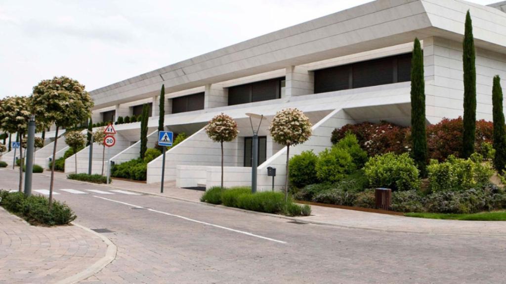 Adosados del residencial Paseo de los Lagos 2, en la urbanización La Finca (Pozuelo de Alarcón).