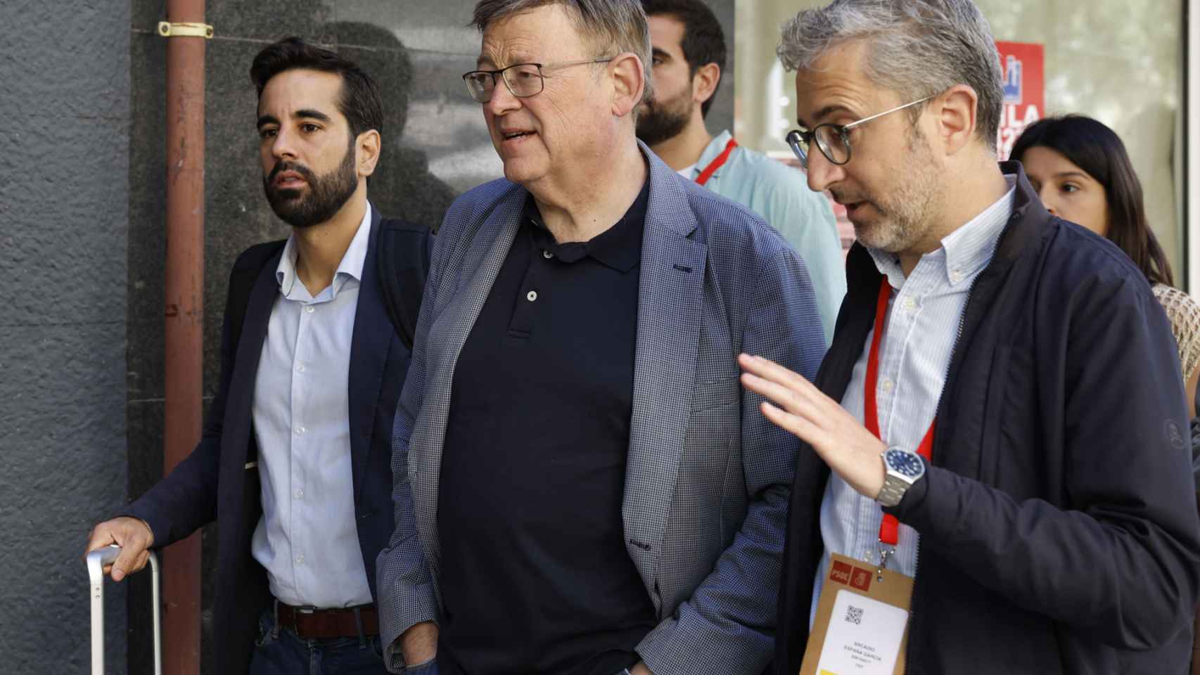 MADRID, 10/06/2023.- El presidente en funciones de la Comunidad valenciana, Ximo Puig (c) a su llegada este sábado a la reunión del Comité Federal del PSOE en la sede del partido en Madrid.