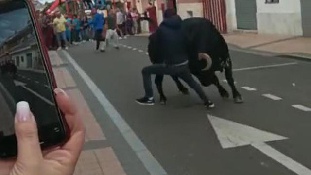 Herido durante un toro del cajón en Arroyo de la Encomienda